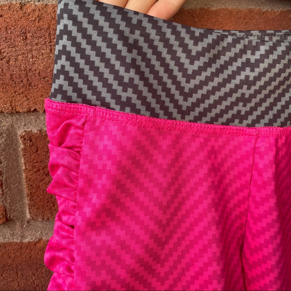 Reebok Ruched Sides Geometric Pattern Pink Shorts - Picture 4 of 7